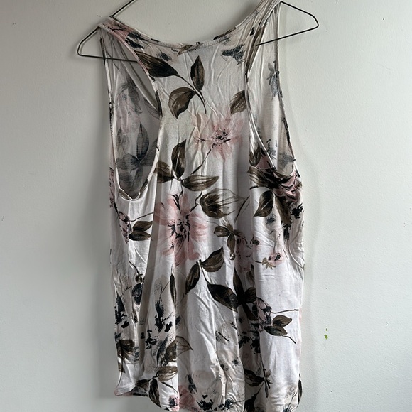 DYNAMITE Quarter Zip V-Neck Tank Top - Picture 4 of 5